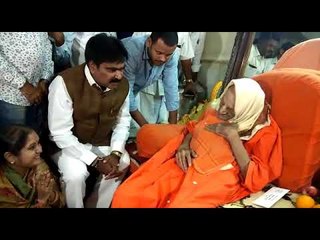 New minister R Shankar visits Siddaganga Math
