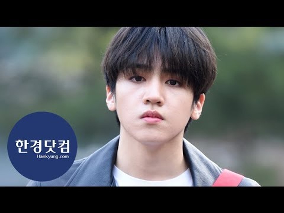 [세로직캠] 펜타곤 우석, 우월한 비율에 눈길…'부럽다~부러워~'