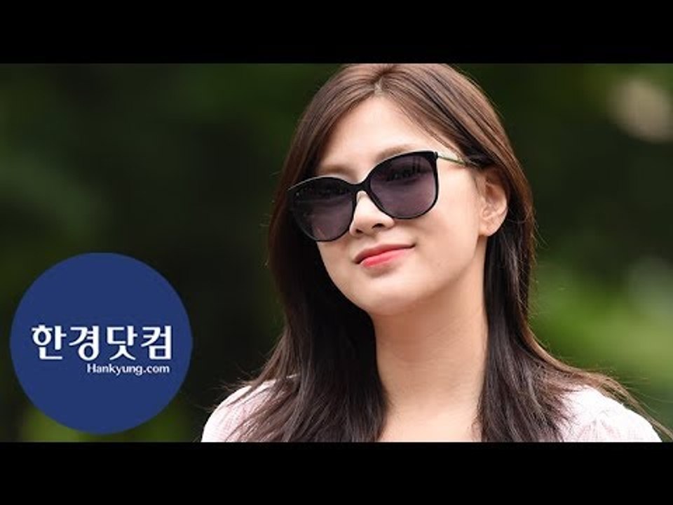 HK직캠｜오하영, 우월한 막내 비율 과시하며 등장…'아름답다는 말 밖에…'