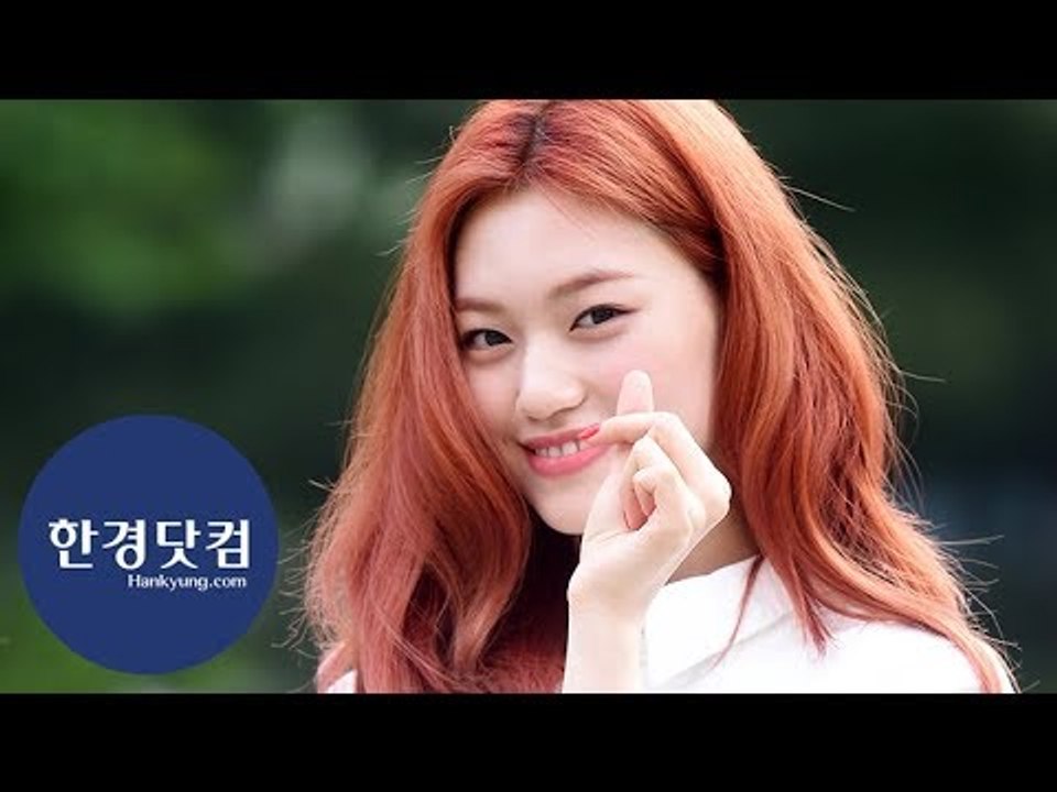 [세로직캠] 위키미키(WekiMeki) 김도연, 눈부신 모습으로 등장…'감탄사 절로 나오는 아름다움'