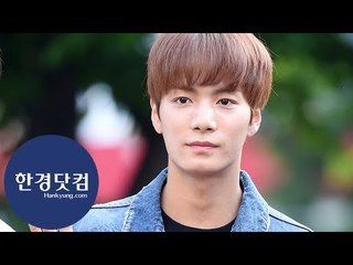 [세로직캠] 뉴이스트 JR, 부드러운 모습에 눈길…'감탄 절로 나는 멋짐' (뮤직뱅크 출근길)