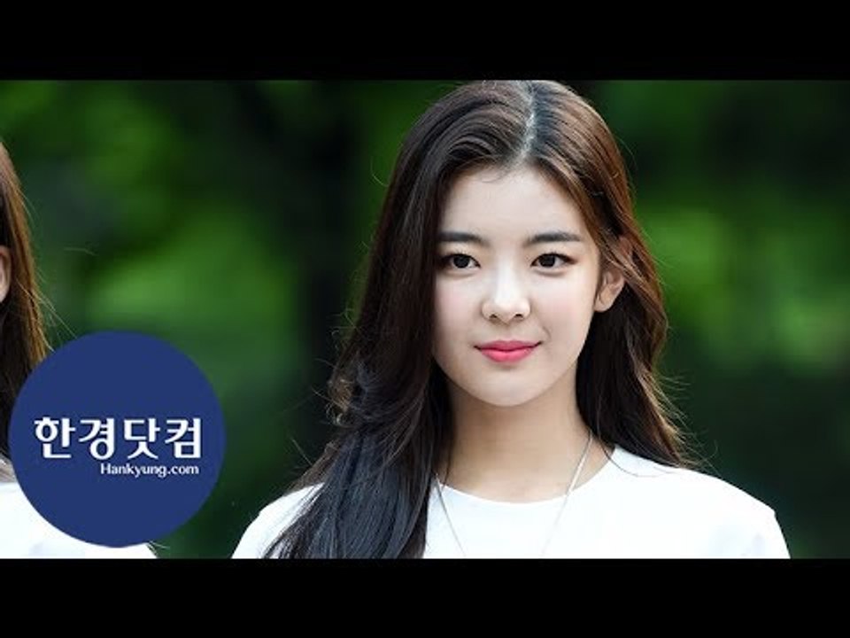 [세로직캠] ITZY 리아, 할 말을 잃게 만드는 아름다움…'햇살보다 눈부신 미모'