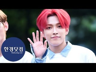 [세로직캠] 에이티즈 김홍중, '팬들 마음 사로잡는 시크한 브이~'