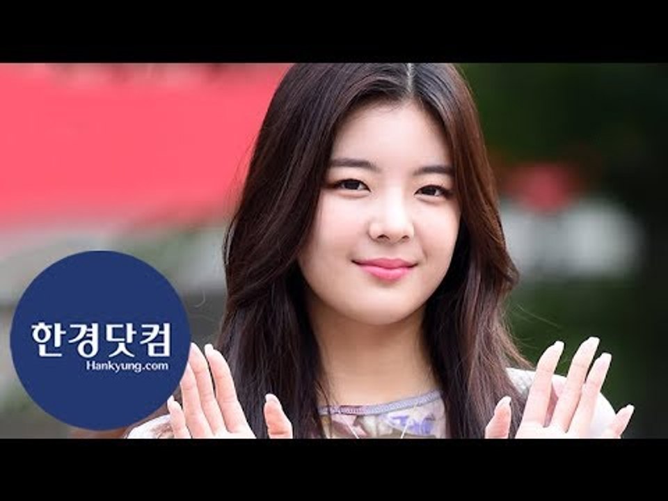 HK직캠｜ITZY 리아, 예쁜 미소에 시선강탈…'귀여워~귀여워~'(뮤직뱅크 출근길)