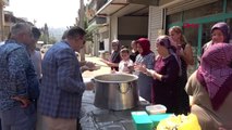 İzmir ak parti'li dağ, aşure dağıttı