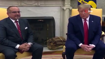 Video herunterladen: - Trump, Bahreyn Veliaht Prensi El-halife’ye: “700 Milyar Dolarınız Var Ve Bu Çok Fazla Size”