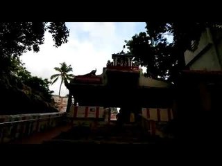 ഭക്തിയുടെ നിറവില്‍ ക്ഷേത്രനടയില്‍ ...