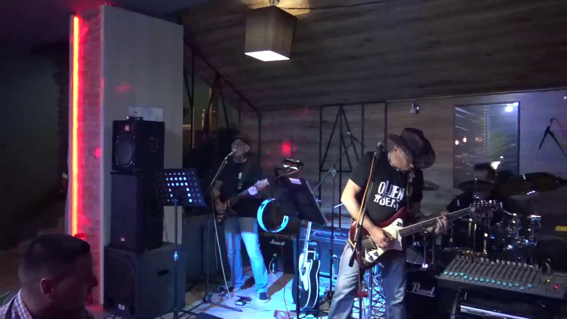 ⁣Песен на Челентано, група