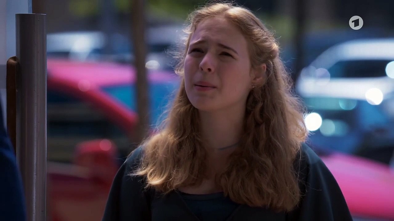 Hundstage (868) - In aller Freundschaft