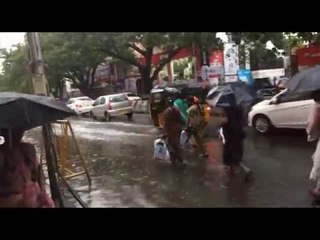 ഈ വര്‍ഷത്തെ ആദ്യമഴയില്‍ കോരിത്തരിച്ച് ചെന്നൈ...