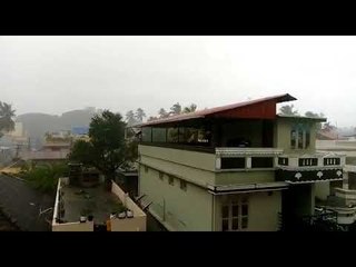 കേരളത്തെ വിറപ്പിച്ച് തകര്‍പ്പന്‍ മഴ