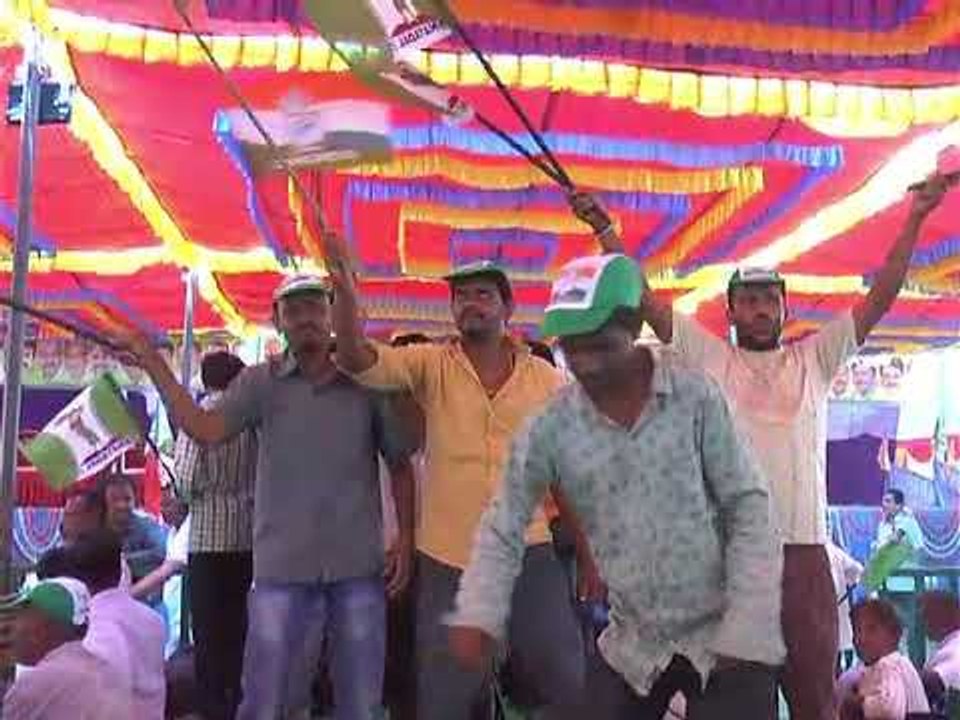 ತಿಪಟೂರಿನಲ್ಲಿ ಕಾಂಗ್ರೆಸ್ ಜೆಡಿಎಸ್ ಪಕ್ಷಗಳಿಂದ ಮತ ಬೇಟೆ