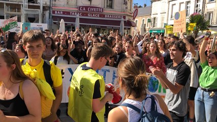 Plus de 300 jeunes marchent pour le climat
