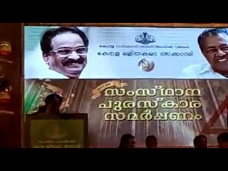 മുഖ്യമന്ത്രി കാണ്‍‌കെ കയ്യടി നേടി ഇന്ദ്രന്‍സ്