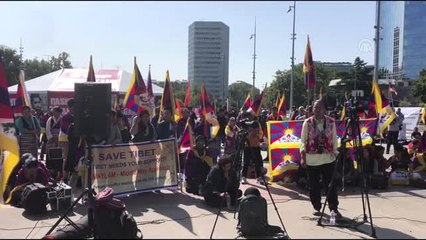 İsviçre'de Uygurlar ve Tibetliler Çin'i protesto etti