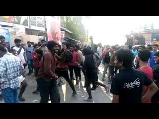 വിശ്വാസം കിടിലം, തല ആരാധകര്‍ നടുറോഡില്‍ നൃത്തമാടുന്നു!