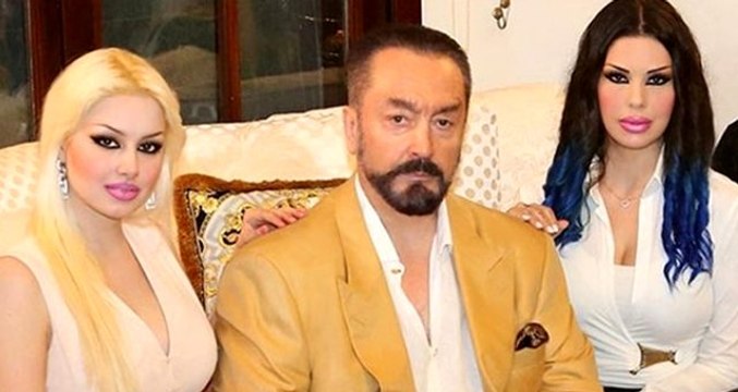 Adnan Oktar kendisine gülümseyen kediciklere: Maşallah