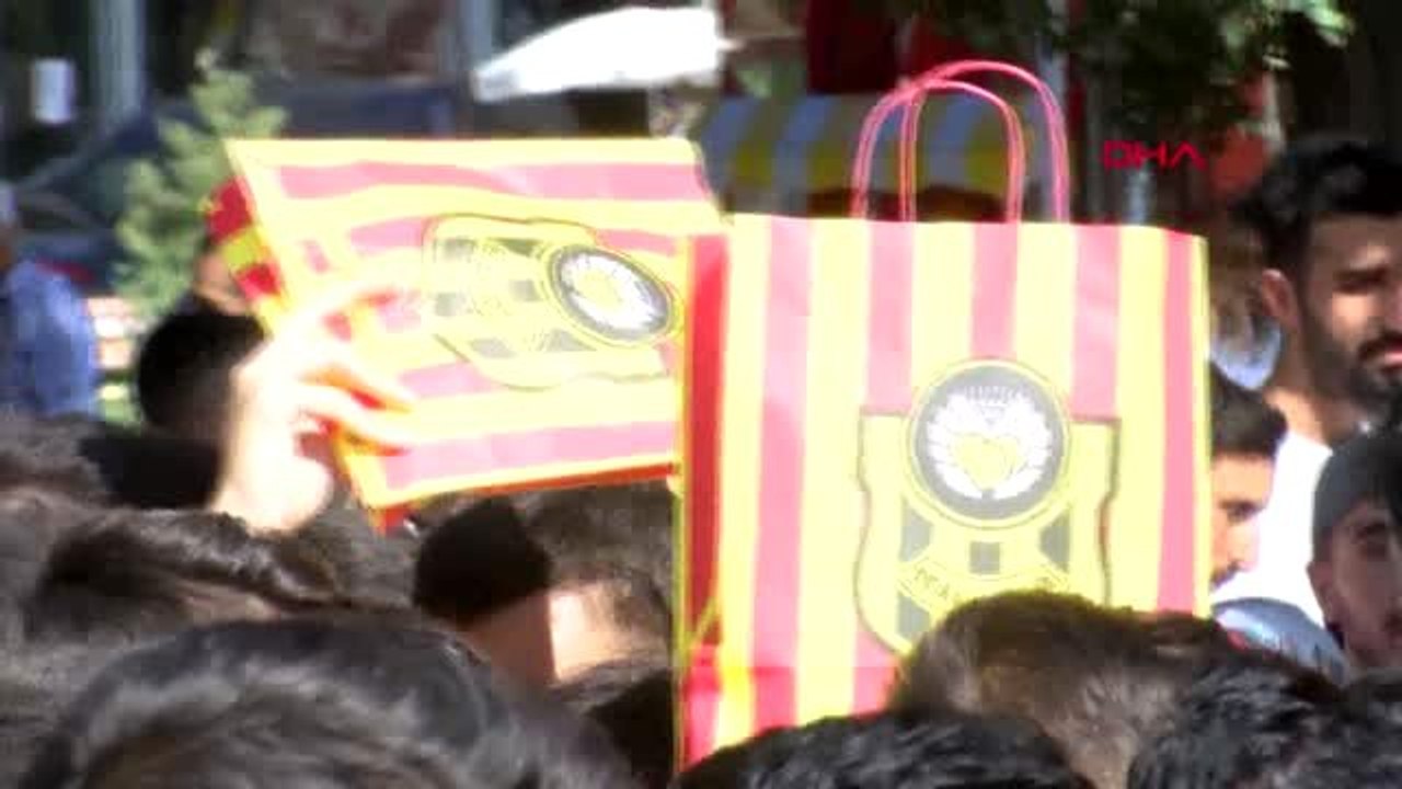 Spor yeni malatyaspor'da futbolcular taraftarlarla buluştu