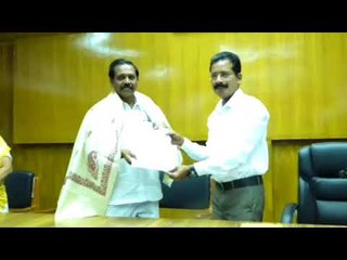 இப்படியும் ஒரு கலெக்டரா? - வீடியோ பாருங்கள்