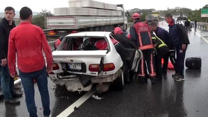 TEM otoyolunda 3 otomobil birbirine girdi: 5 yaralı