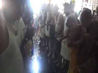 திருவிழாவில் தீ மிதித்த செந்தில் பாலாஜி