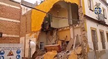 Derrumbe de un muro de una vivienda en obras en Sevilla