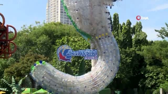 - Binlerce plastik şişeden devasa hayvanlar yaptılar- Endonezya'da okyanuslar için anlamlı bir...