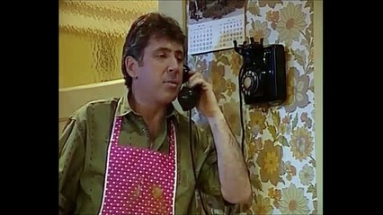 Benidorm - Seizoen 2 - Aflevering 15 (360p) (via Skyload)