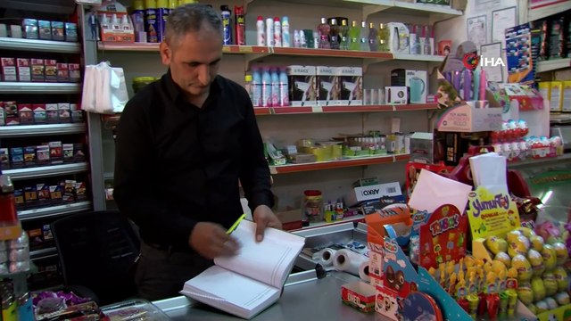 Bakkalın 33 Bin Liralık Veresiye Defterini Gizli Hayırsever Satın Aldı