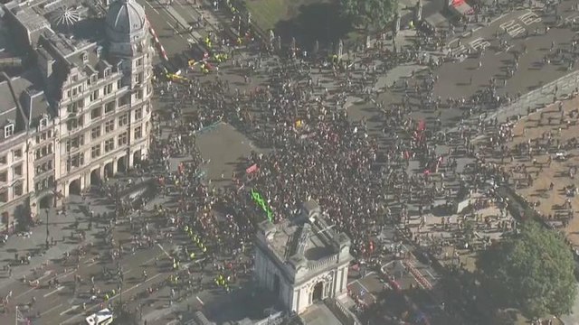 Британцы требуют действий