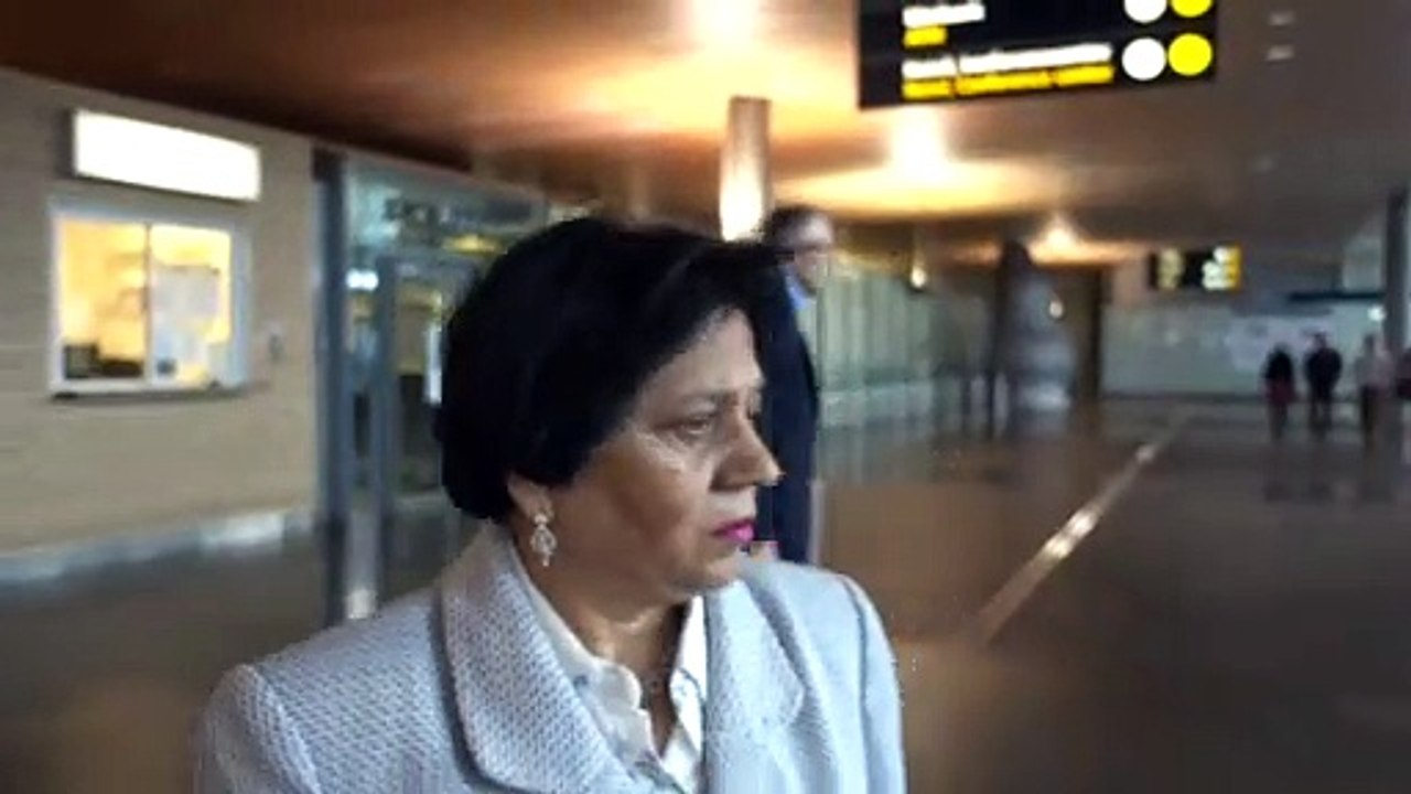 BDMV-71 Aruna & Hari Sharma at Oslo Lufthavn Gardermoen. Arrival Hall Sep 19, 2019