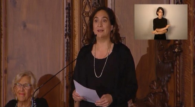 Colau recuerda a los presos y a Open Arms en el pregón de Carmena