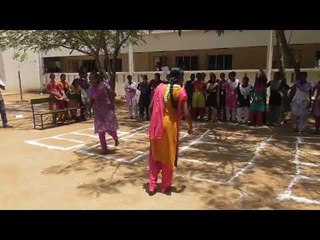 தமிழகத்தின் பண்டைய கால பெண்களின் விளையாட்டினை பறைசாட்டும் வகையில்  விளையாட்டு