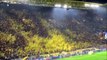 Les supporters du Borussia Dortmund font un tifo incroyable avec des confettis