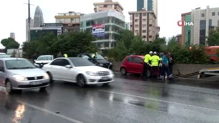 Kayganlaşan yolda 6 araç birbirine girdi