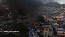Imagens aéreas do Centro de Vitória mostram incêndio na Vila Rubim