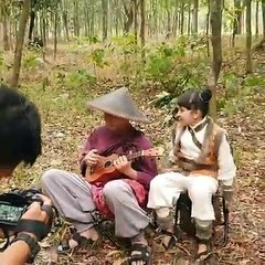 (190918) Alwi Assegaf main gitar ukulele & Angelia Live nyanyi OST. KRKS
