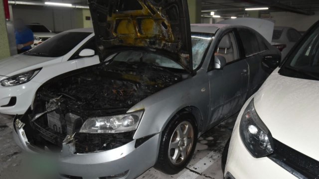 대전 아파트 지하주차장 승용차 화재...1대 전소·17대 연기 피해 / YTN