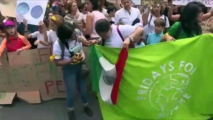 Jóvenes de América se unen a huelga global contra el cambio climático