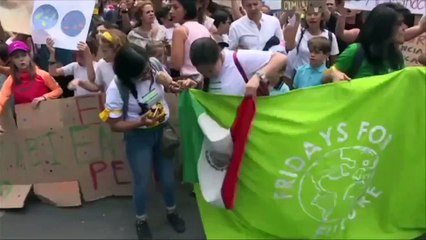 Jóvenes de América se unen a huelga global contra el cambio climático