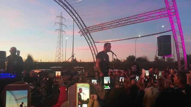 Jean-Baptiste Guégan, sosie vocal de Johnny Hallyday, en concert à Mons