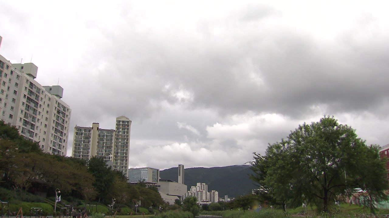 태풍 '타파' 북상...이 시각 부산 상황  / YTN