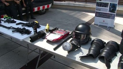 Els Mossos exhibeixen el gas pebre poc abans de les mobilitzacions d'octubre