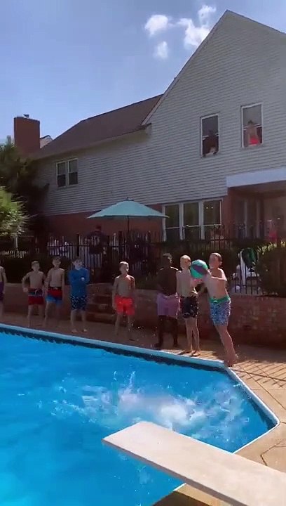 Quand tu invites 25 amis pour ton anniversaire