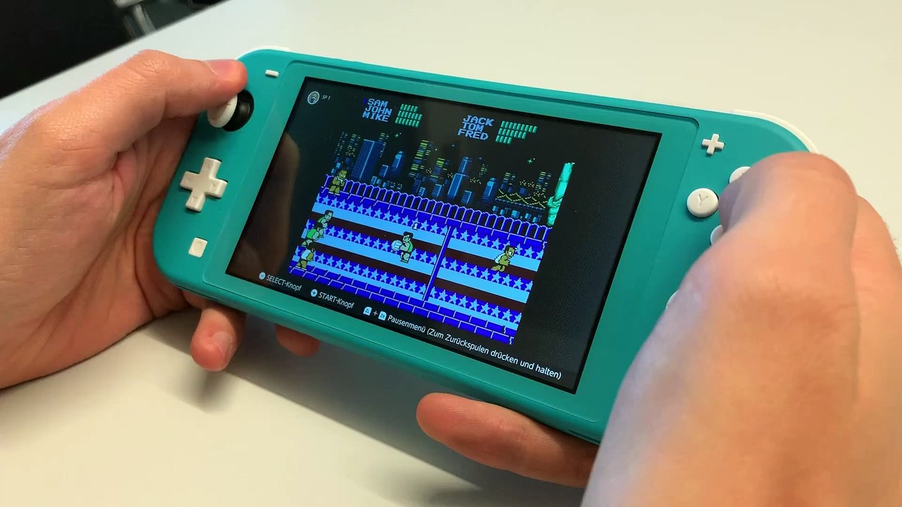 Spielen mit der Switch Lite.