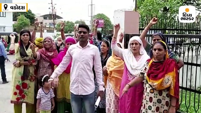 વડોદરામાં પાણી માટે વલખા મારતા રહીશોએ પાણીનો વેડફાટ થતાં કચેરીને તાળા માર્યા