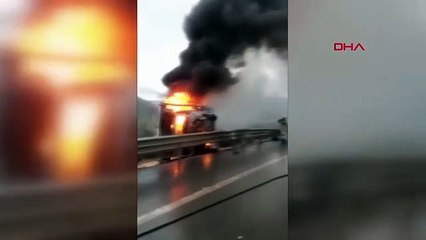 Kaza yapan kamyonet alev topuna döndü