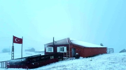 Yılın ilk karı, Trabzon ve Gümüşhane'deki yaylalara düştü