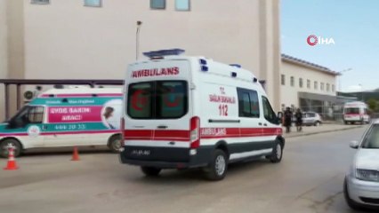 Otomobil karşı yönden gelen pikap ile çarpıştı: 1’i ağır 2 yaralı