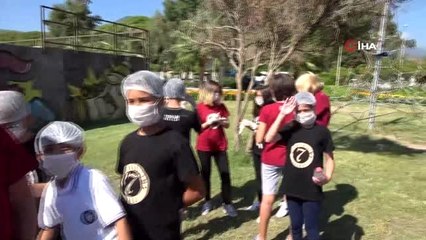 Çocuklar sahil temizliği yaparak çevre kirliliğine dikkat çekti